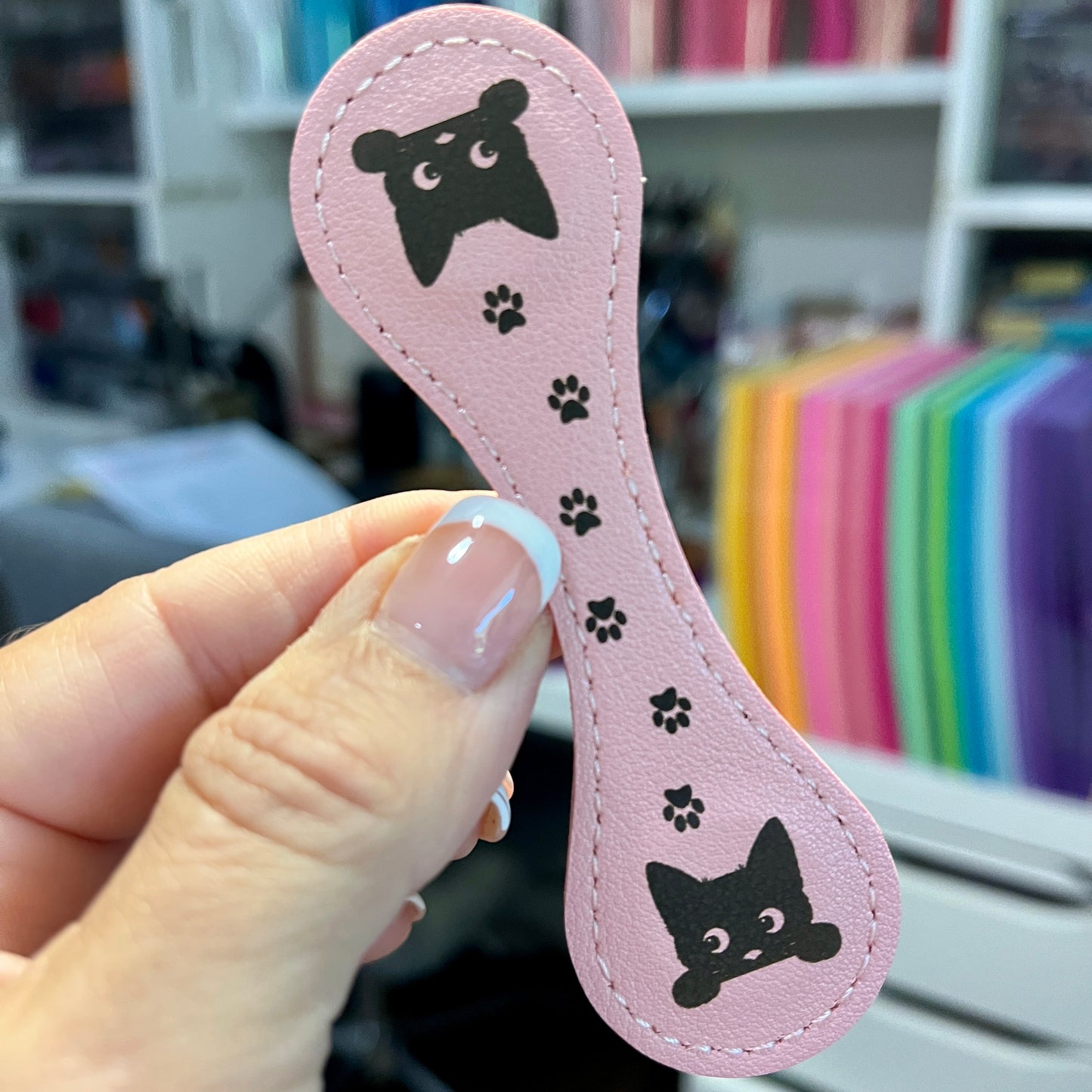 Teardrop Shape Leather Engraved Magnetic Bookmark