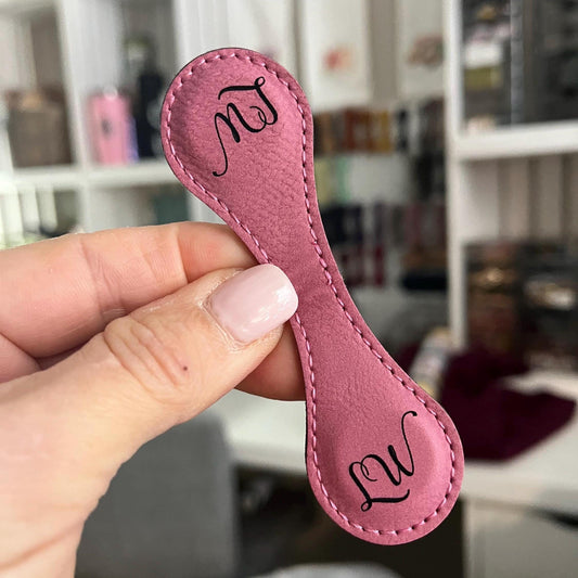 Personalized Initial Bookmark Leather, Magnetic, Engraved Custom Gift for readers, Gift for book lovers, Book club Gift, Valentine Gift.